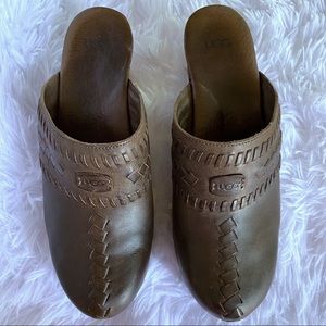 UGG Vivica Brown Leather Wood Heel Clogs SZ 8